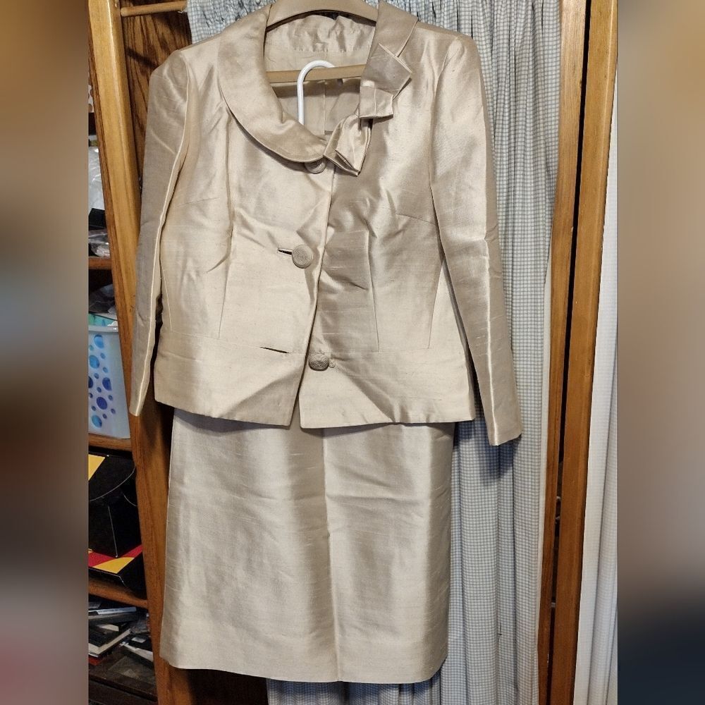 Vintage  Betsy Bates raw silk skirt suit